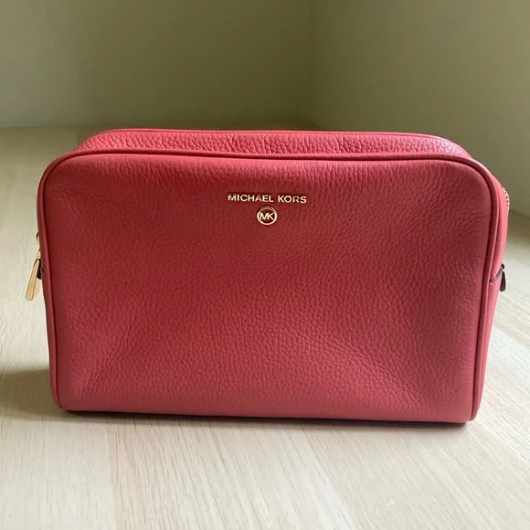 EUC Michael Kors Jet Set Charm Large Zip Travel Pouch, light berry sorbet